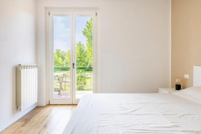 Trendy Aparment with garage right by the lake Sirmione